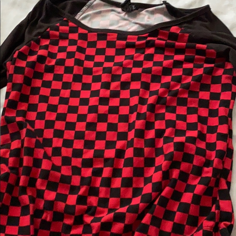 Mid sleeve T-shirt